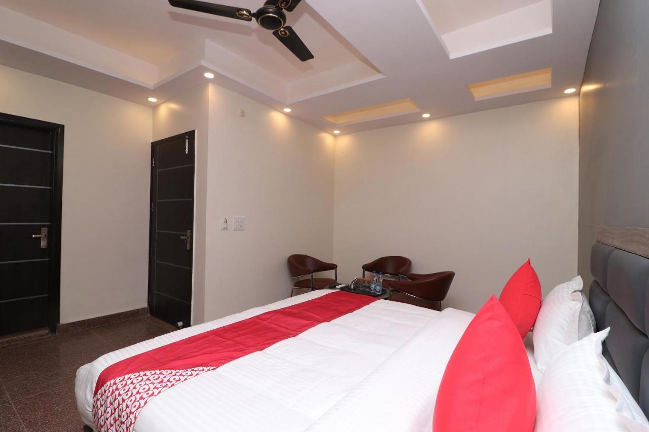 Oyo 36848 Embellish 3* New Delhi