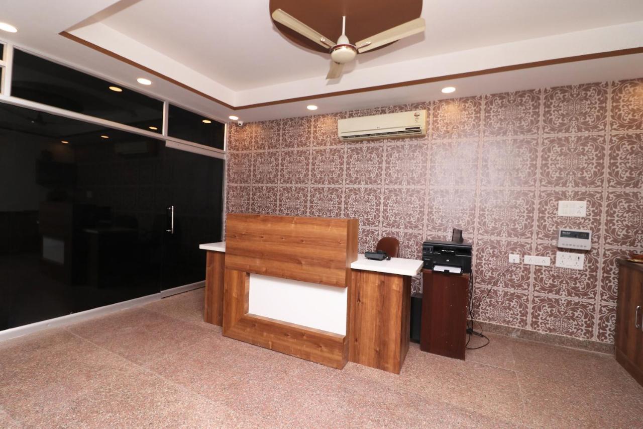 Oyo 36848 Embellish Hotel New Delhi